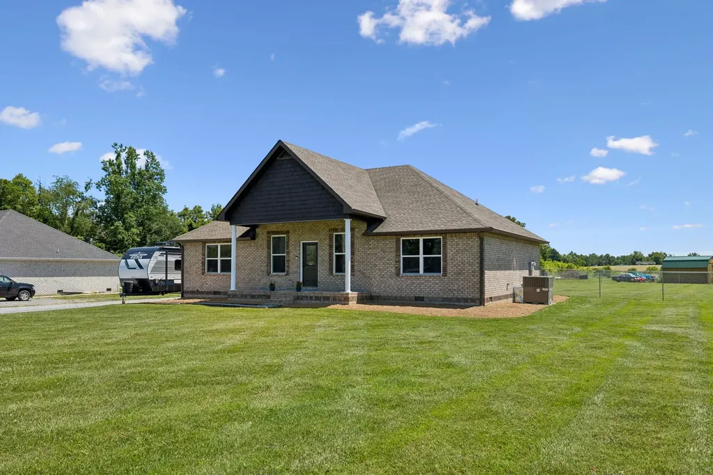 2892 Highway 52, E Lafayette TN 37083