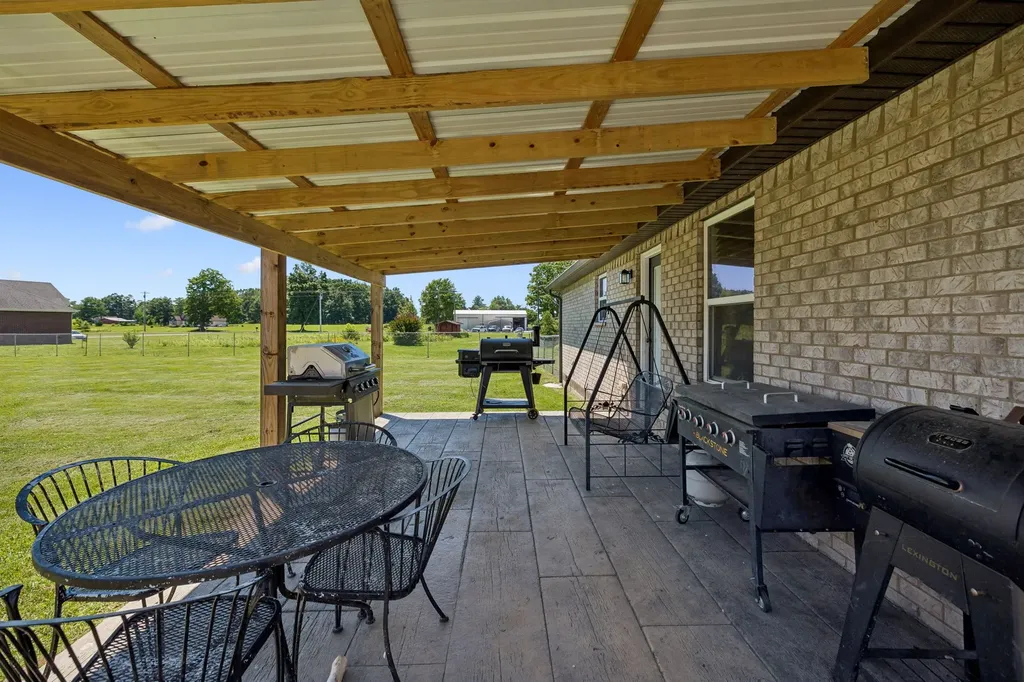 2892 Highway 52, E Lafayette TN 37083