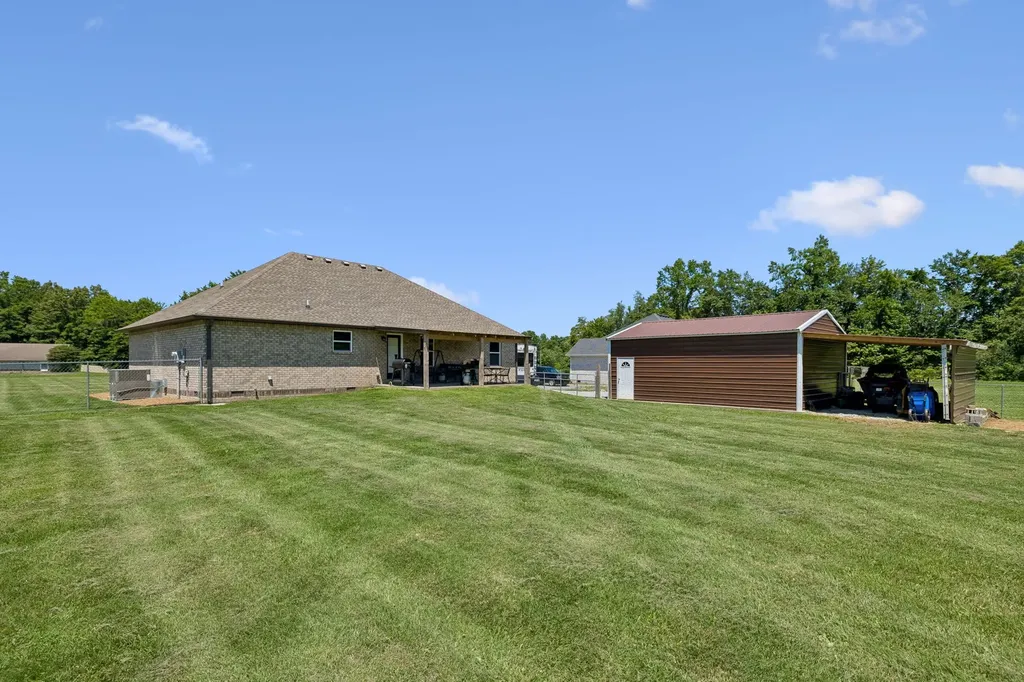 2892 Highway 52, E Lafayette TN 37083