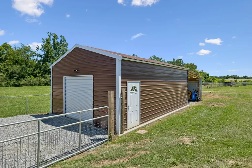 2892 Highway 52, E Lafayette TN 37083