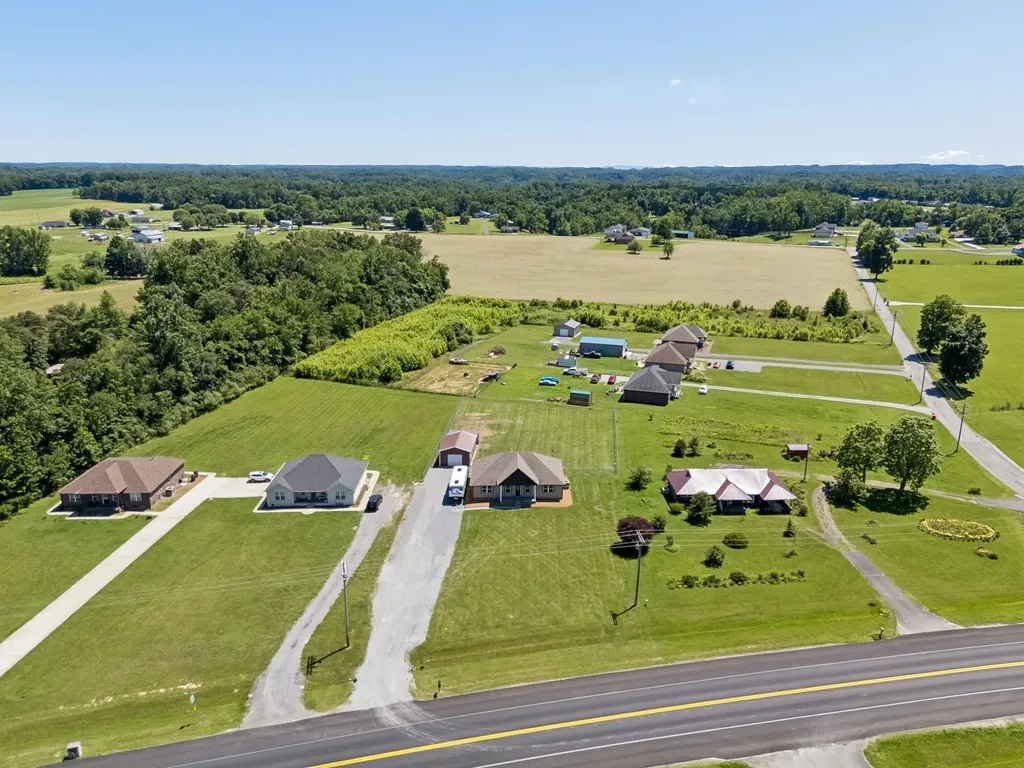 2892 Highway 52, E Lafayette TN 37083