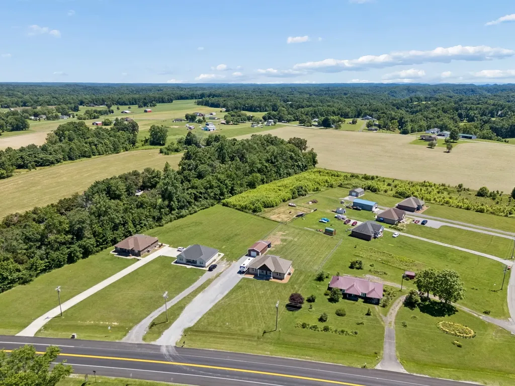 2892 Highway 52, E Lafayette TN 37083