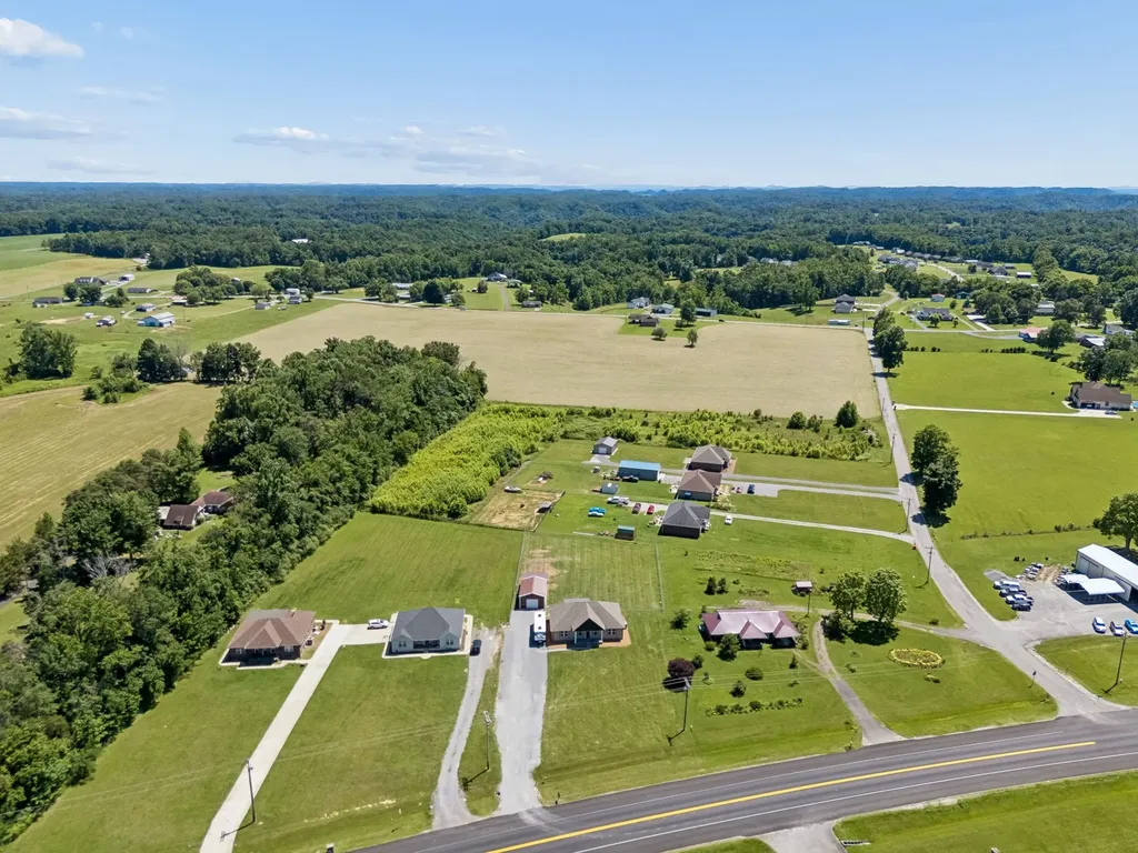 2892 Highway 52, E Lafayette TN 37083