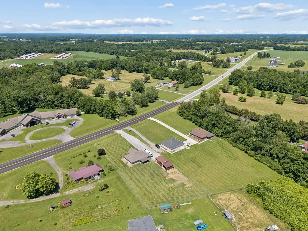 2892 Highway 52, E Lafayette TN 37083
