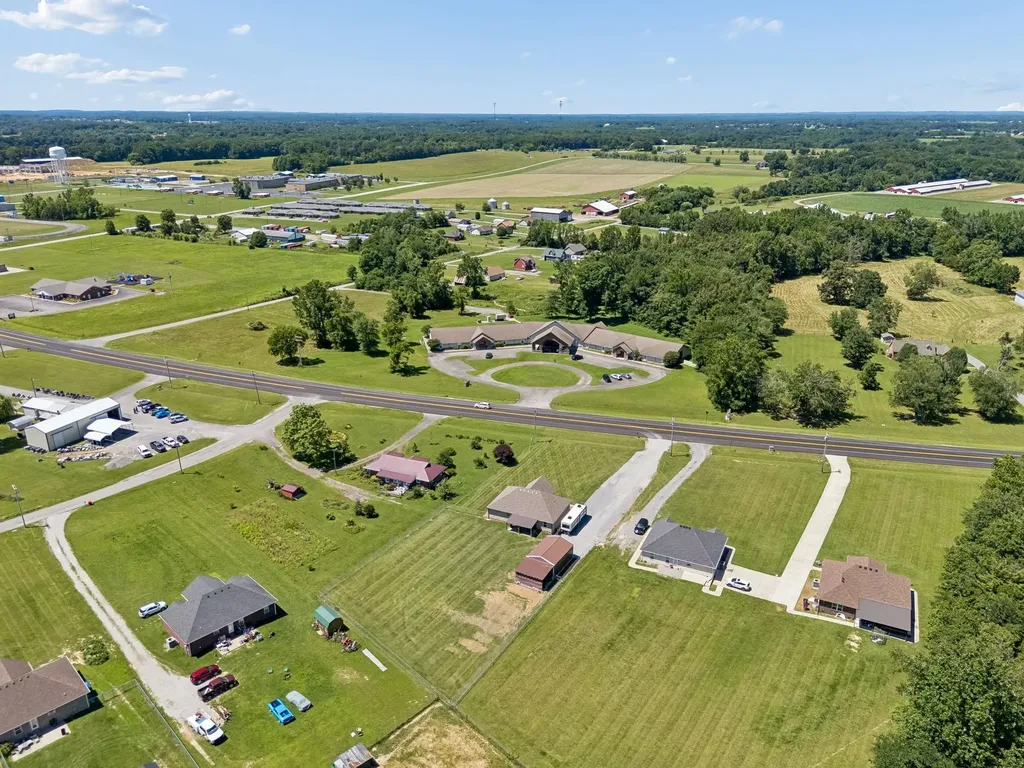 2892 Highway 52, E Lafayette TN 37083
