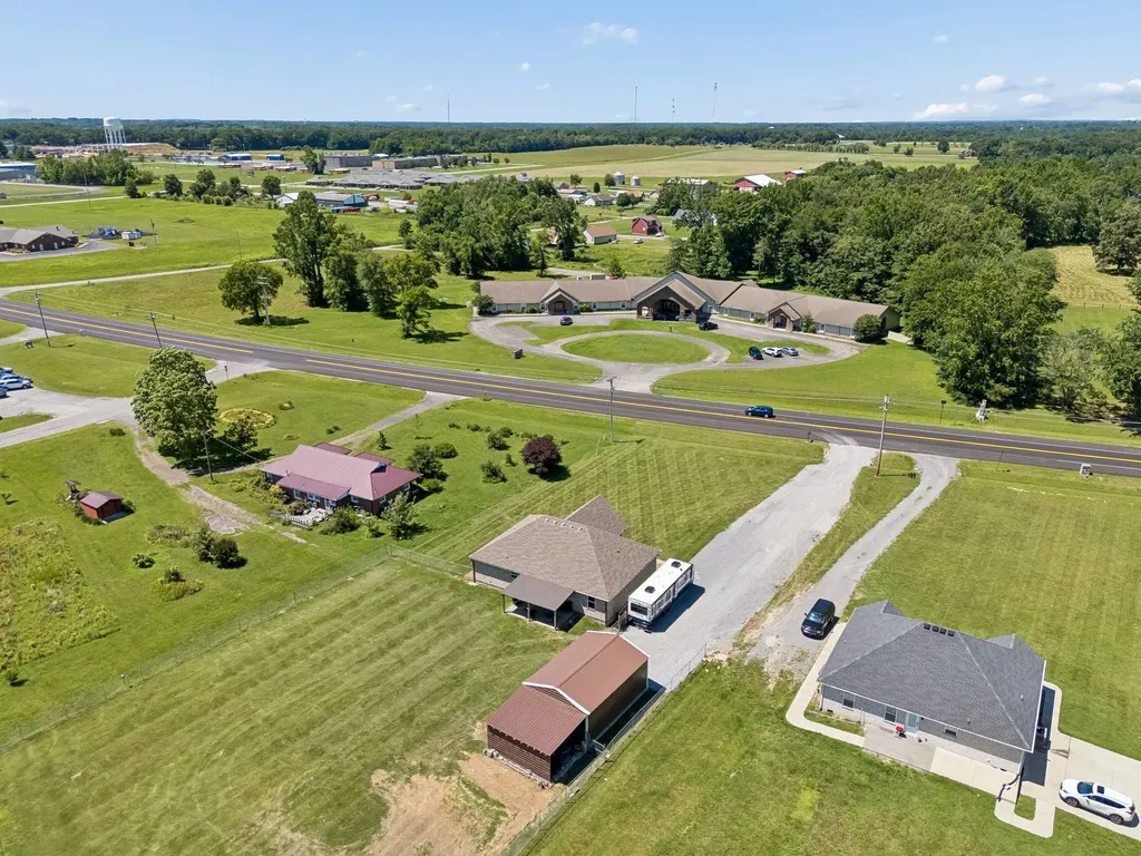 2892 Highway 52, E Lafayette TN 37083