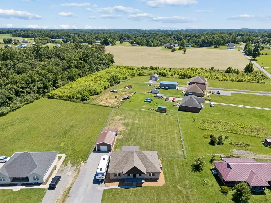2892 Highway 52, E Lafayette TN 37083
