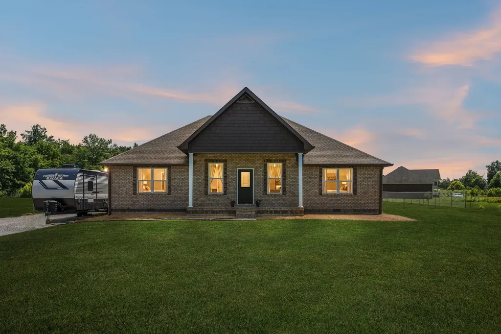 2892 Highway 52, E Lafayette TN 37083