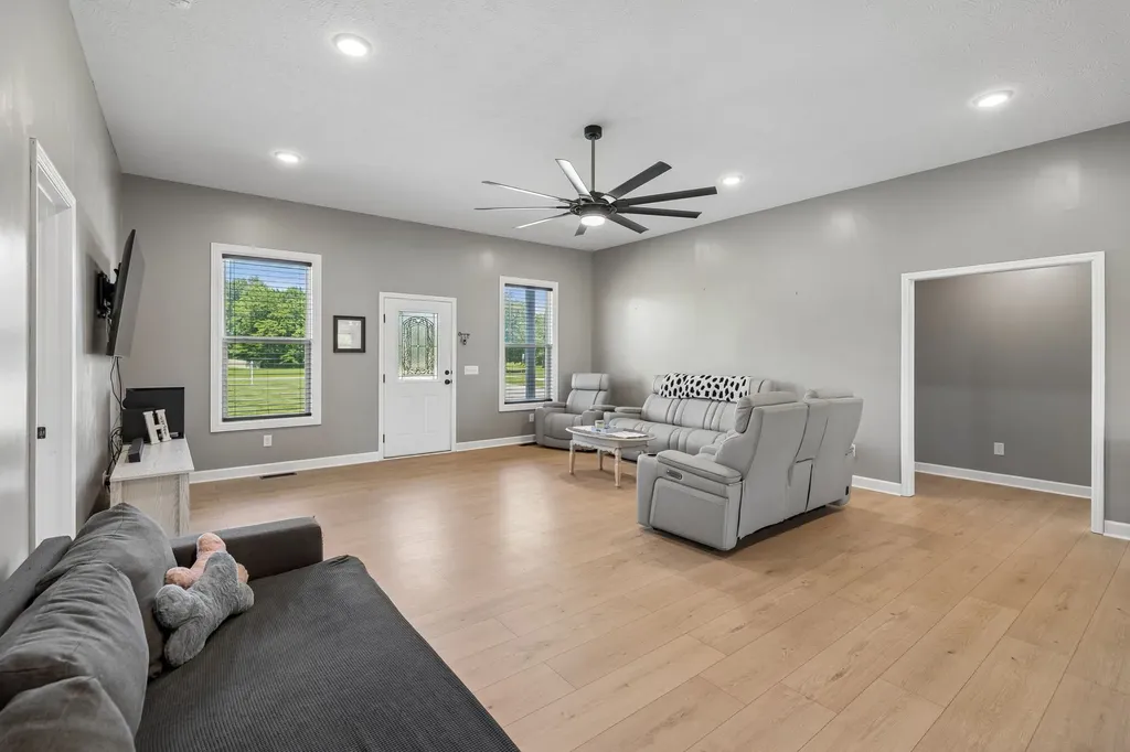 2892 Highway 52, E Lafayette TN 37083