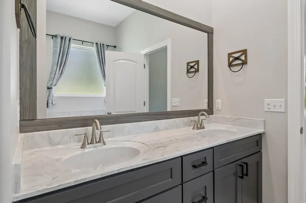 4530 General Forest Circle Bon Aqua TN 37025