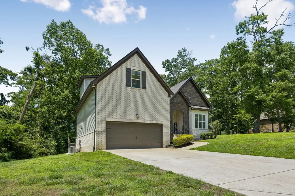 4530 General Forest Circle Bon Aqua TN 37025