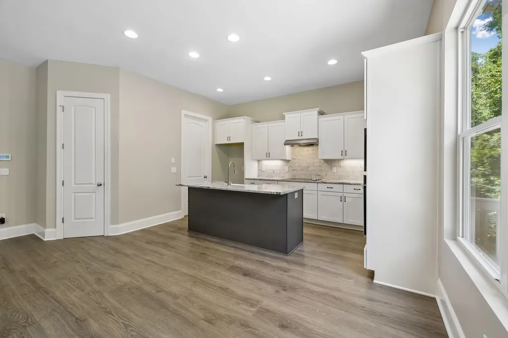 4530 General Forest Circle Bon Aqua TN 37025