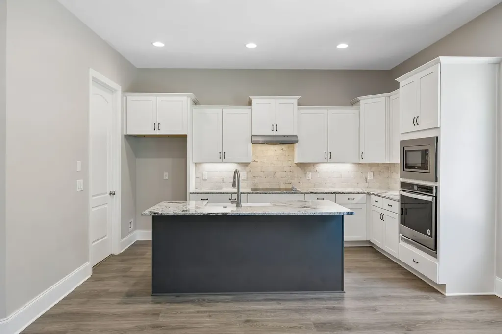 4530 General Forest Circle Bon Aqua TN 37025