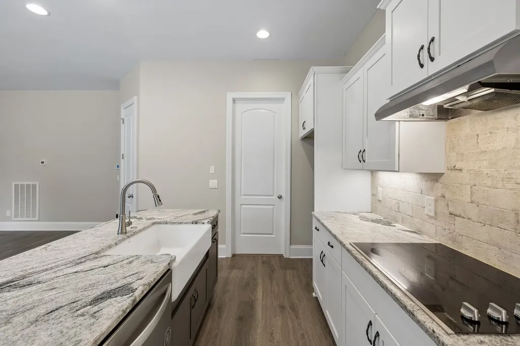 4530 General Forest Circle Bon Aqua TN 37025