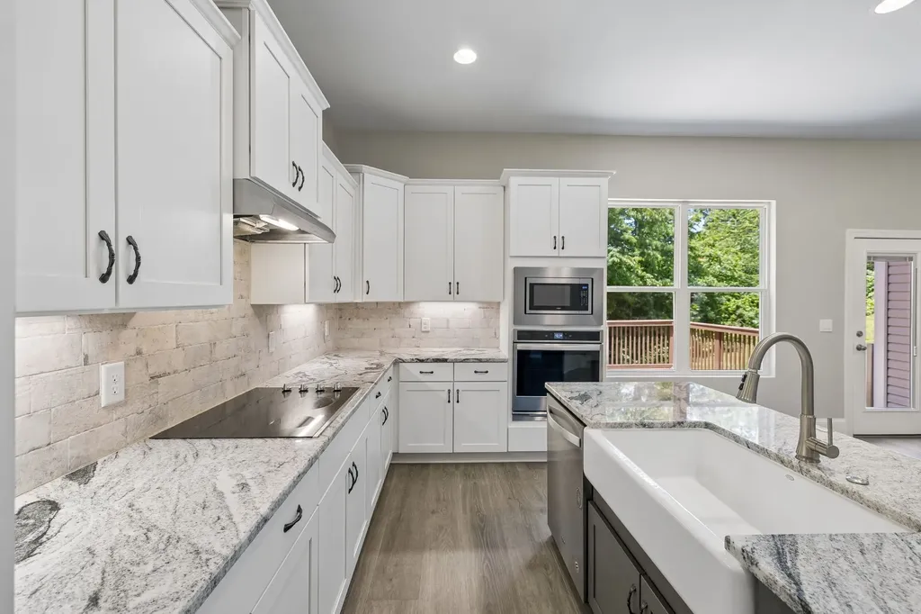 4530 General Forest Circle Bon Aqua TN 37025
