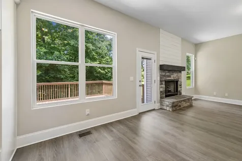 4530 General Forest Circle Bon Aqua TN 37025