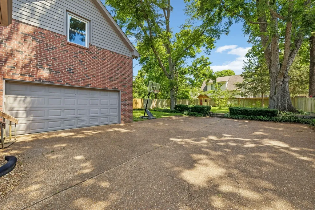 230 Harding Place Nashville TN 37205