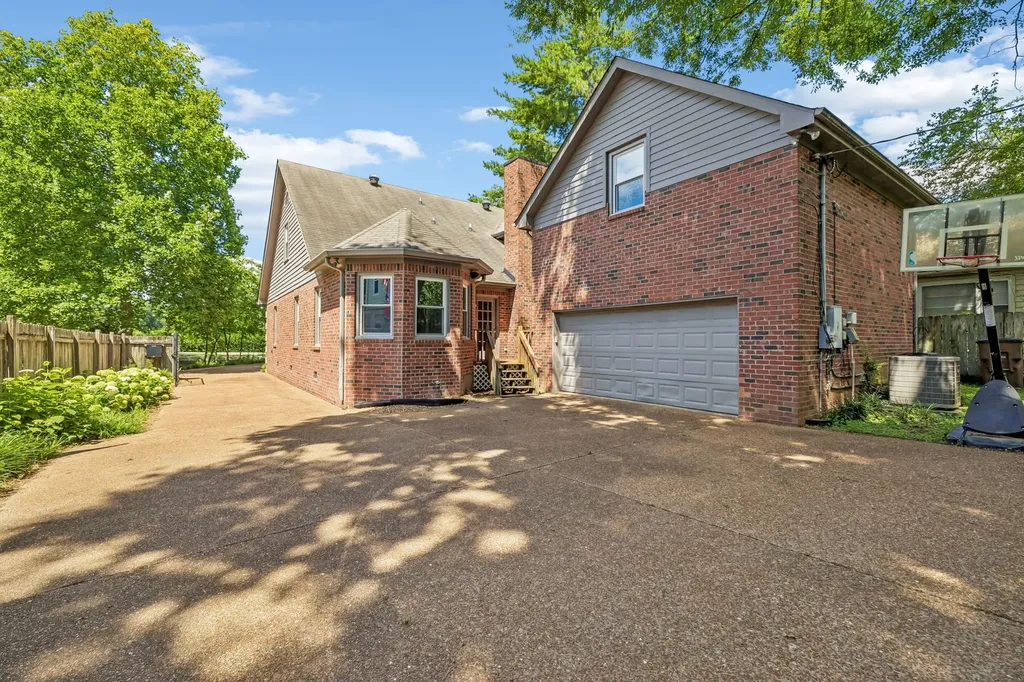 230 Harding Place Nashville TN 37205