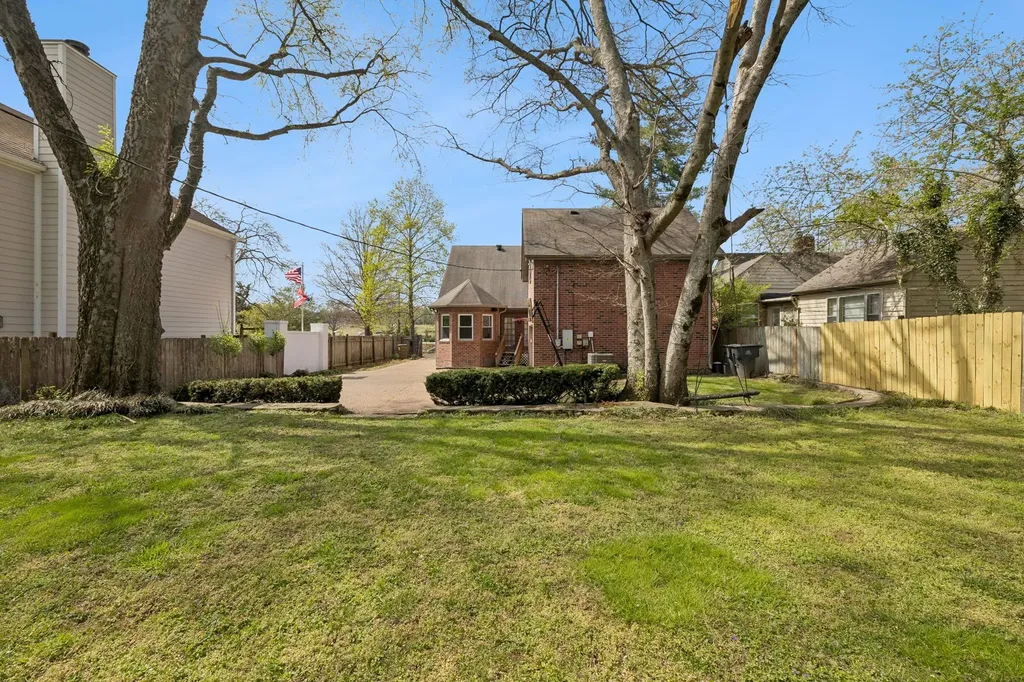 230 Harding Place Nashville TN 37205