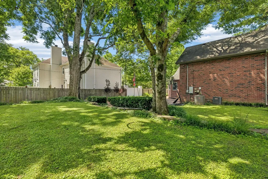 230 Harding Place Nashville TN 37205