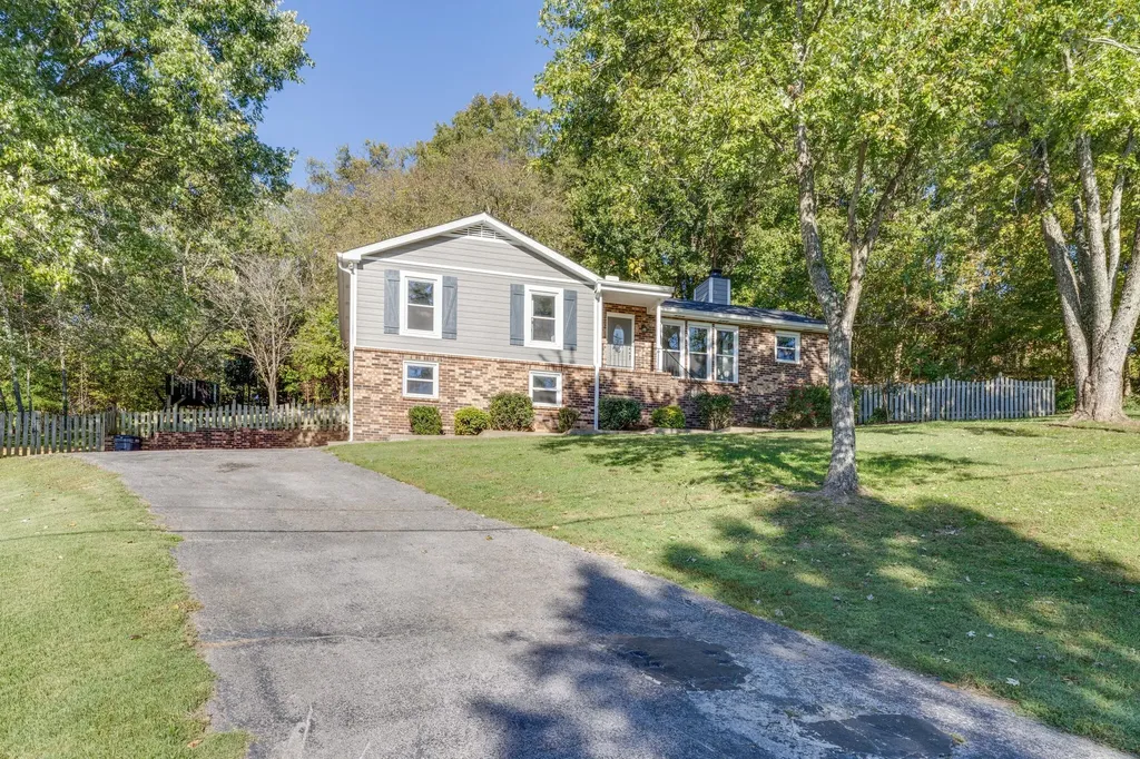 185 Honeysuckle Drive Hendersonville TN 37075