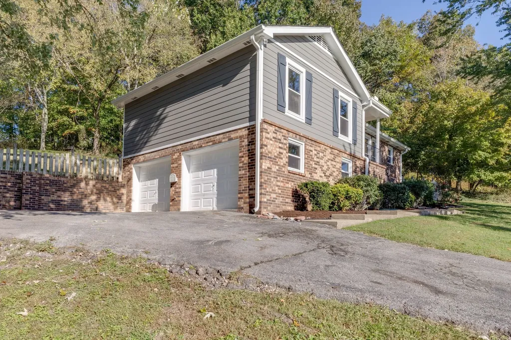 185 Honeysuckle Drive Hendersonville TN 37075
