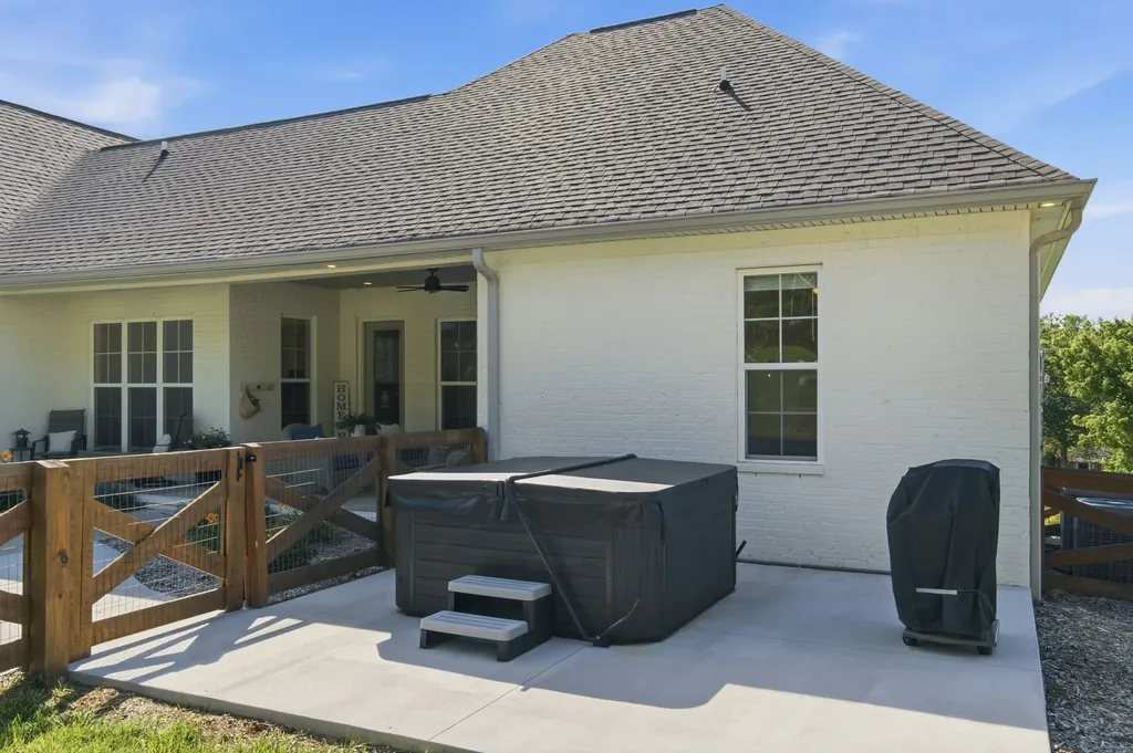 2591 Long Hollow Pike Hendersonville TN 37075