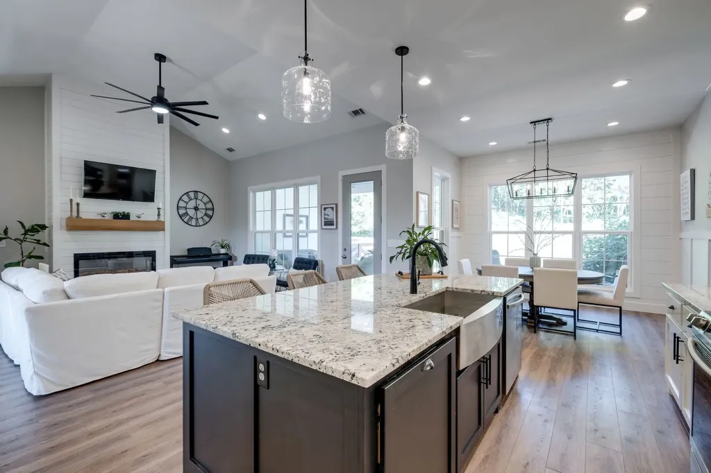 2591 Long Hollow Pike Hendersonville TN 37075