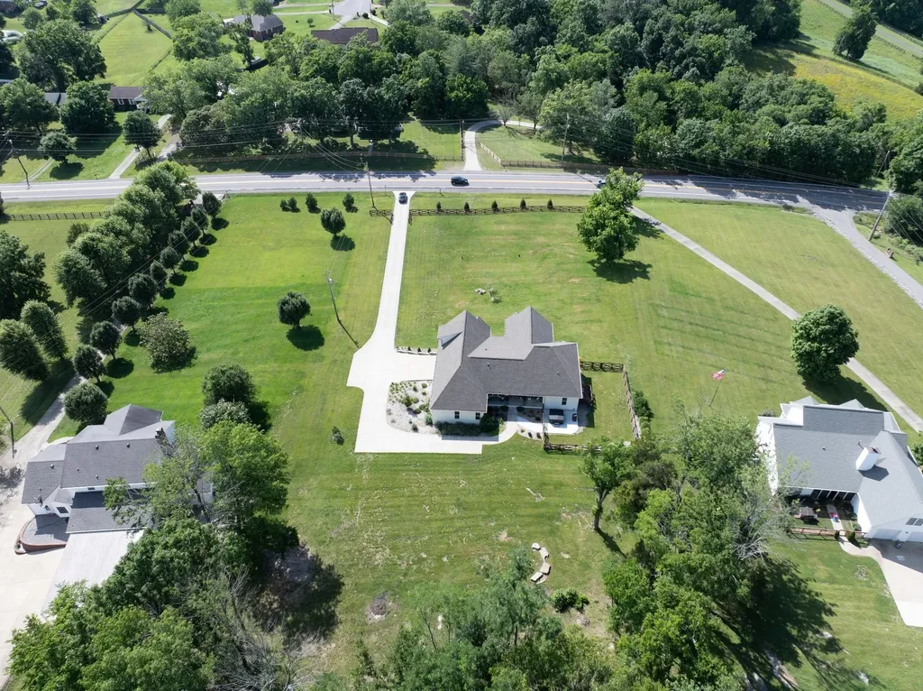2591 Long Hollow Pike Hendersonville TN 37075
