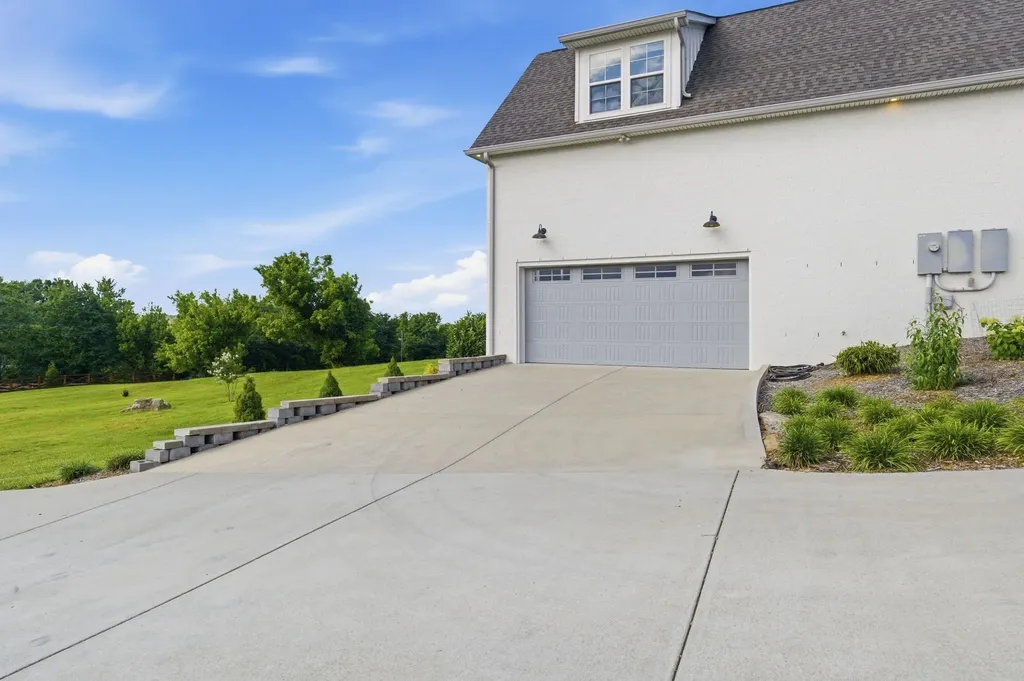 2591 Long Hollow Pike Hendersonville TN 37075