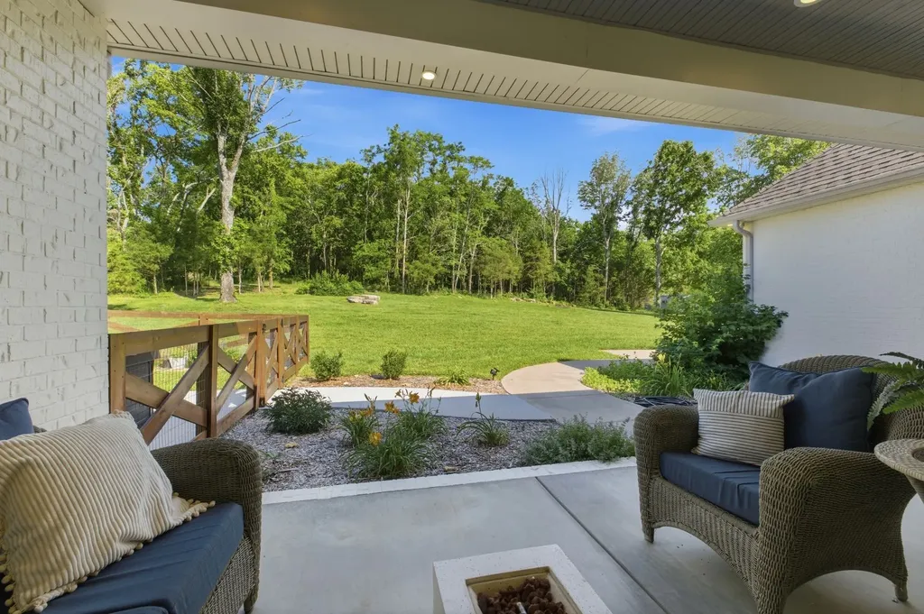 2591 Long Hollow Pike Hendersonville TN 37075