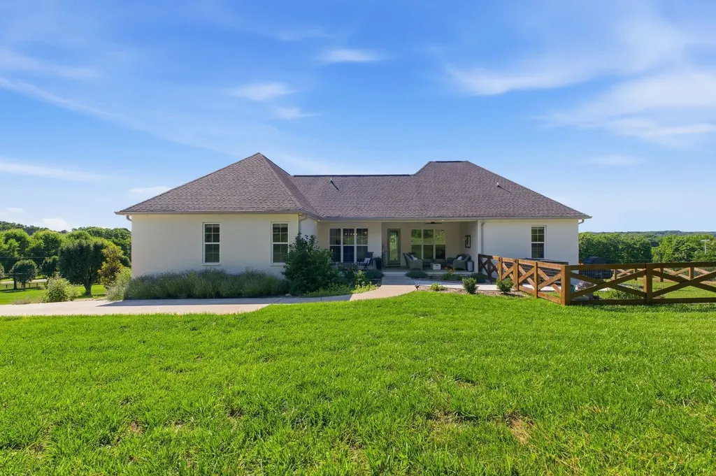 2591 Long Hollow Pike Hendersonville TN 37075