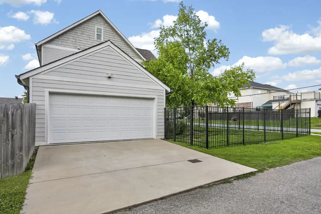 1009 49th Ave, N Nashville TN 37209
