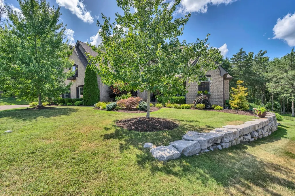 1818 Eaves Court Nolensville TN 37135