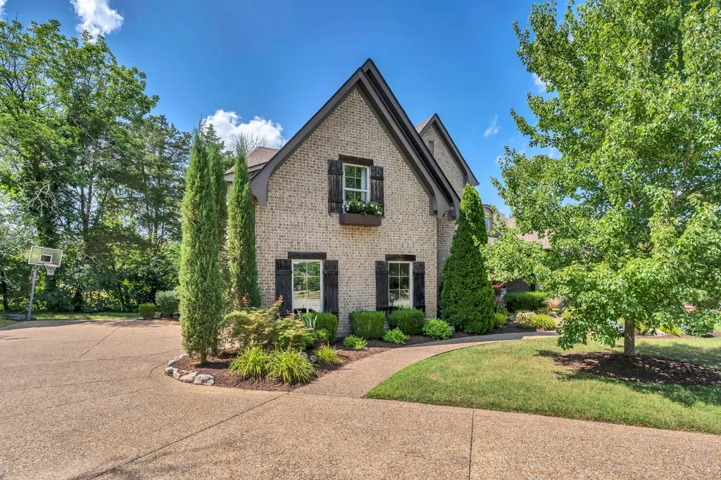 1818 Eaves Court Nolensville TN 37135