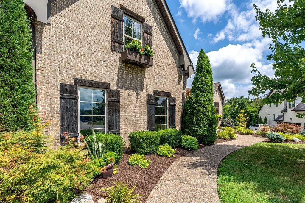 1818 Eaves Court Nolensville TN 37135