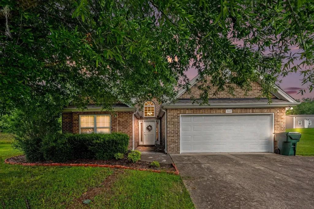502 Poplar Bend Dickson TN 37055