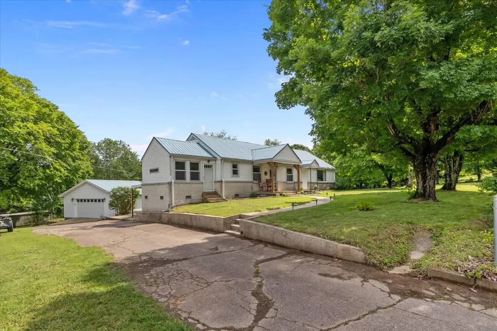3030 Highway 49, E Charlotte TN 37036