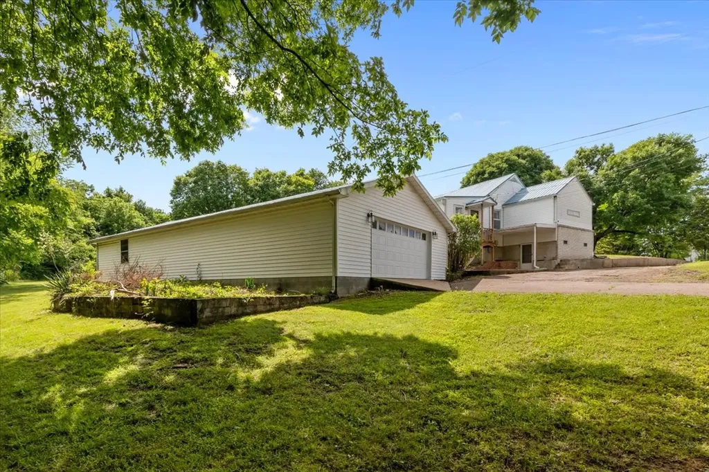3030 Highway 49, E Charlotte TN 37036