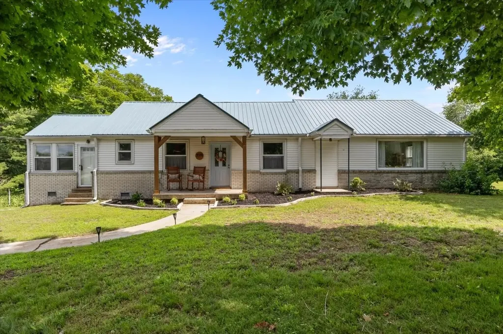 3030 Highway 49, E Charlotte TN 37036