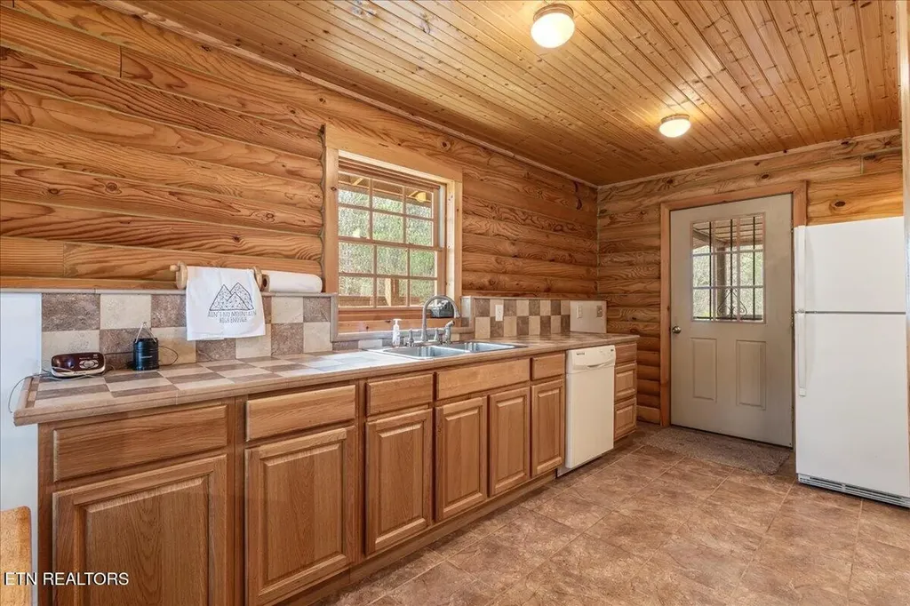 1736 Rafter Road Tellico Plains TN 37385