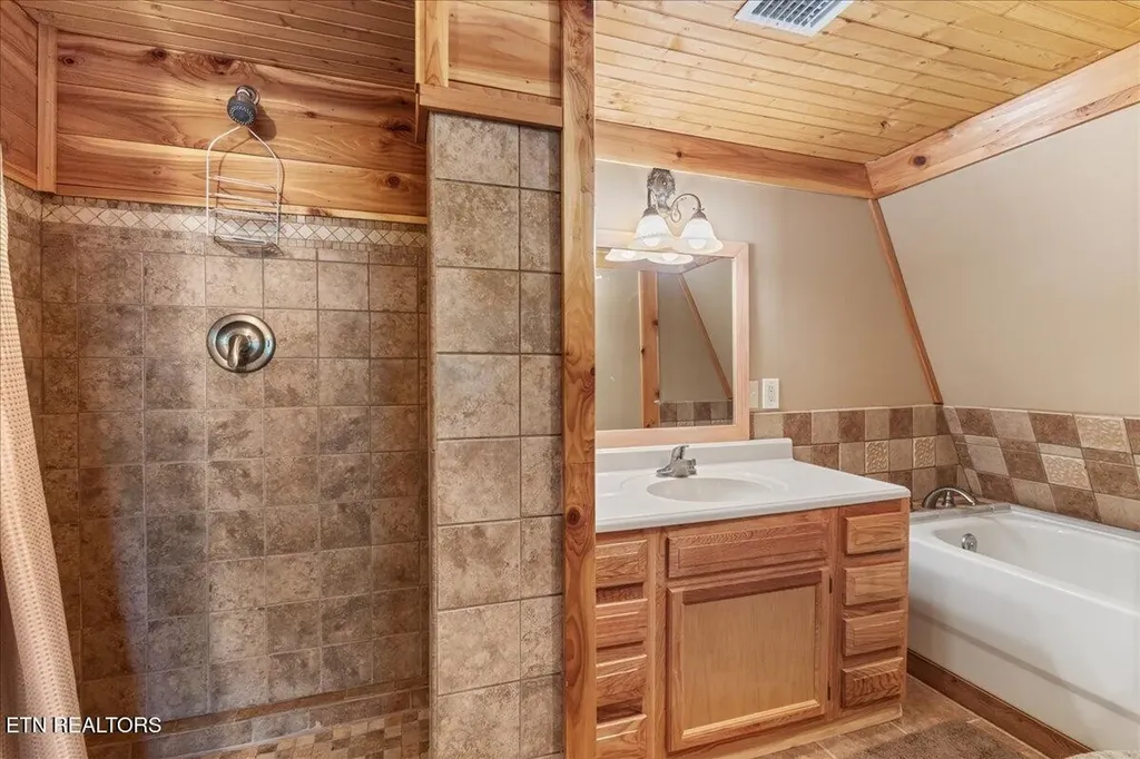 1736 Rafter Road Tellico Plains TN 37385