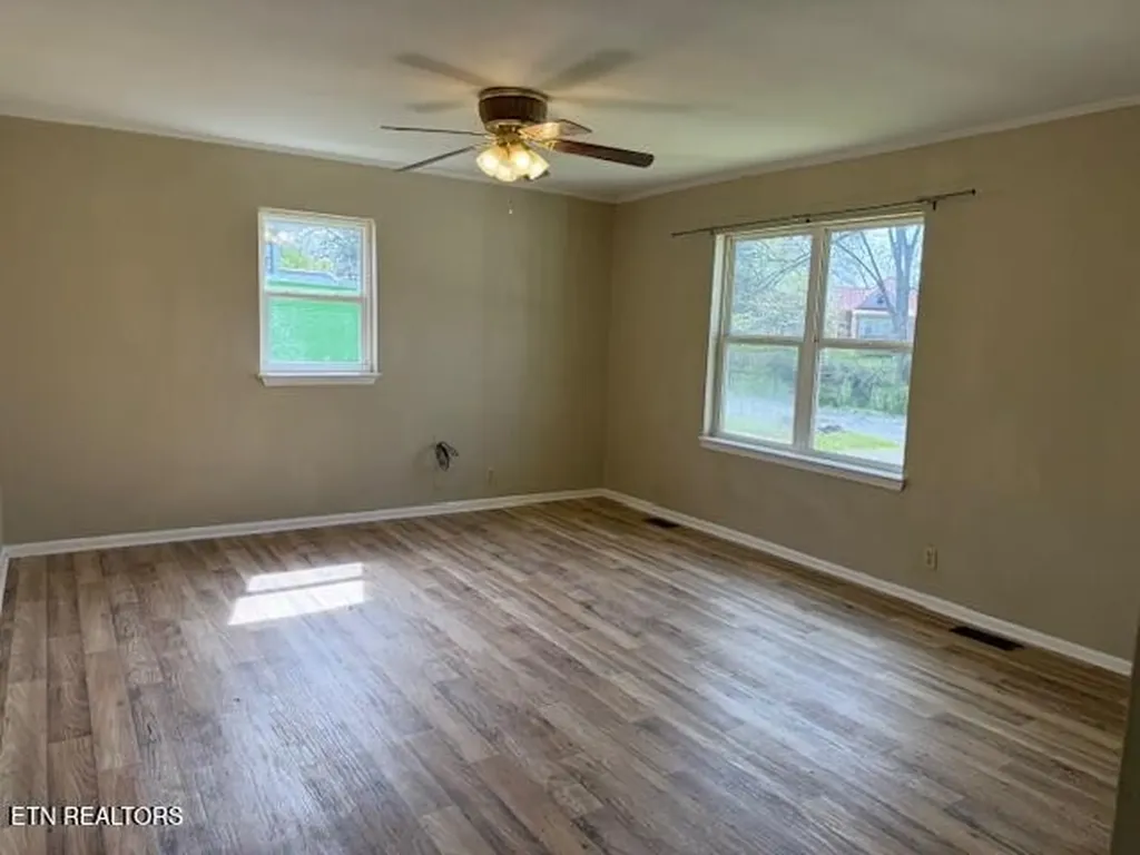 107 Pennsylvania Avenue Etowah TN 37331
