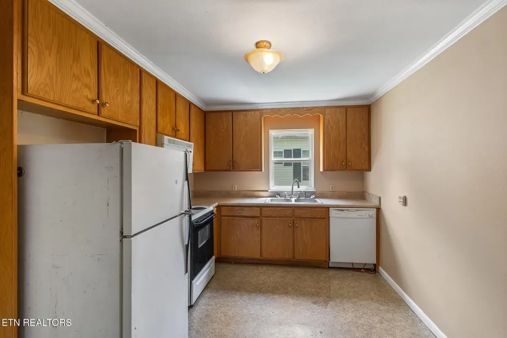 107 Pennsylvania Avenue Etowah TN 37331