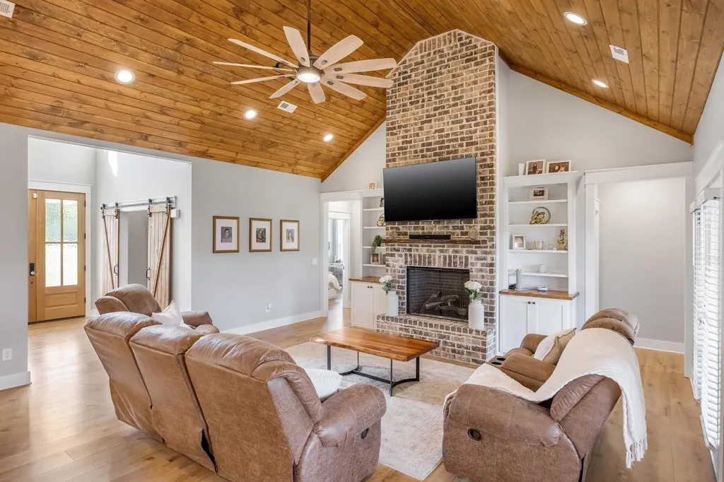 206 Rochelle Circle, NE Charleston TN 37310