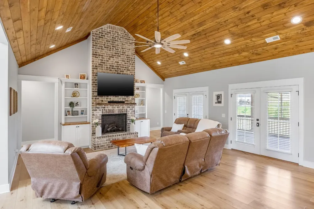206 Rochelle Circle, NE Charleston TN 37310
