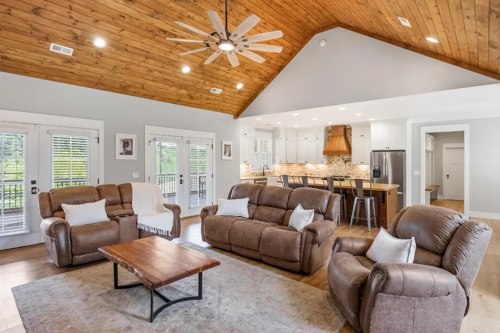 206 Rochelle Circle, NE Charleston TN 37310