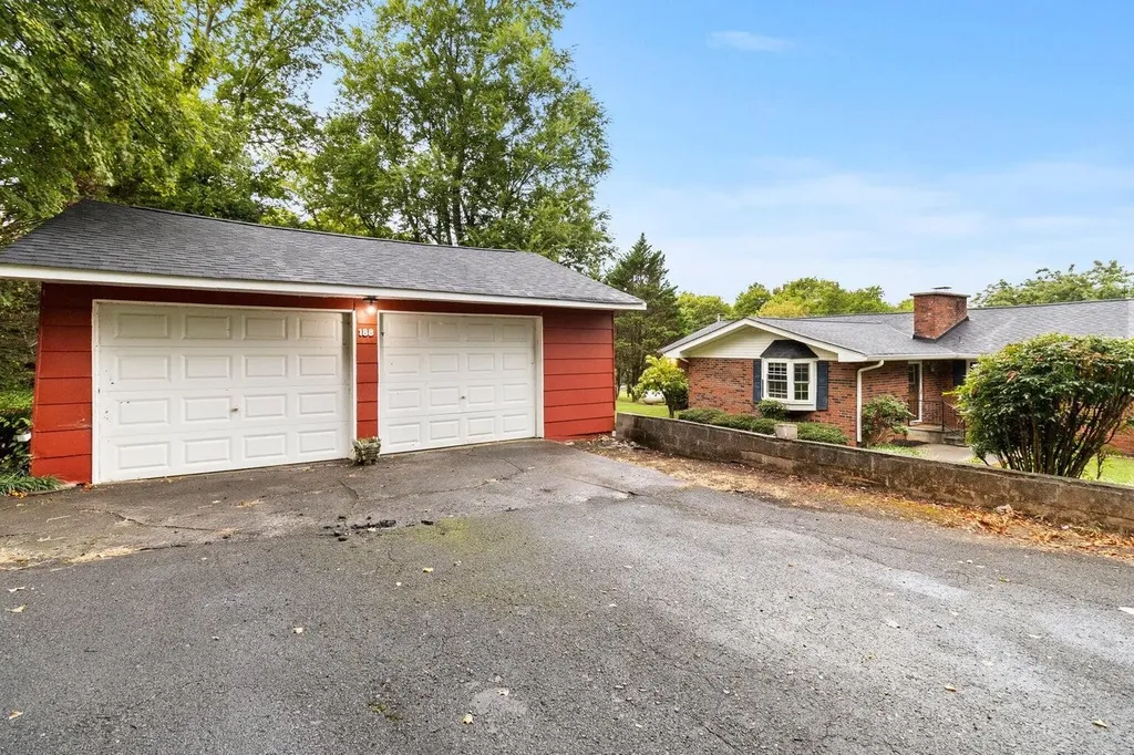 188 Bates Street, NE Charleston TN 37310
