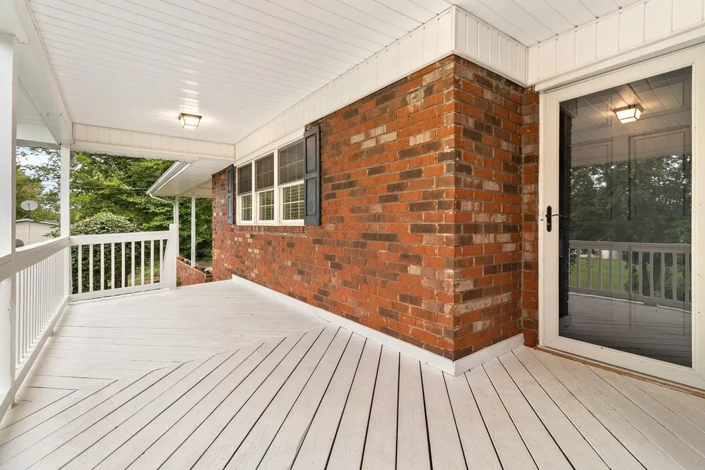 188 Bates Street, NE Charleston TN 37310