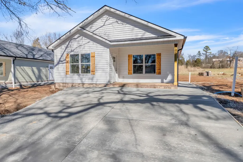 129 Lindon Street Benton TN 37307